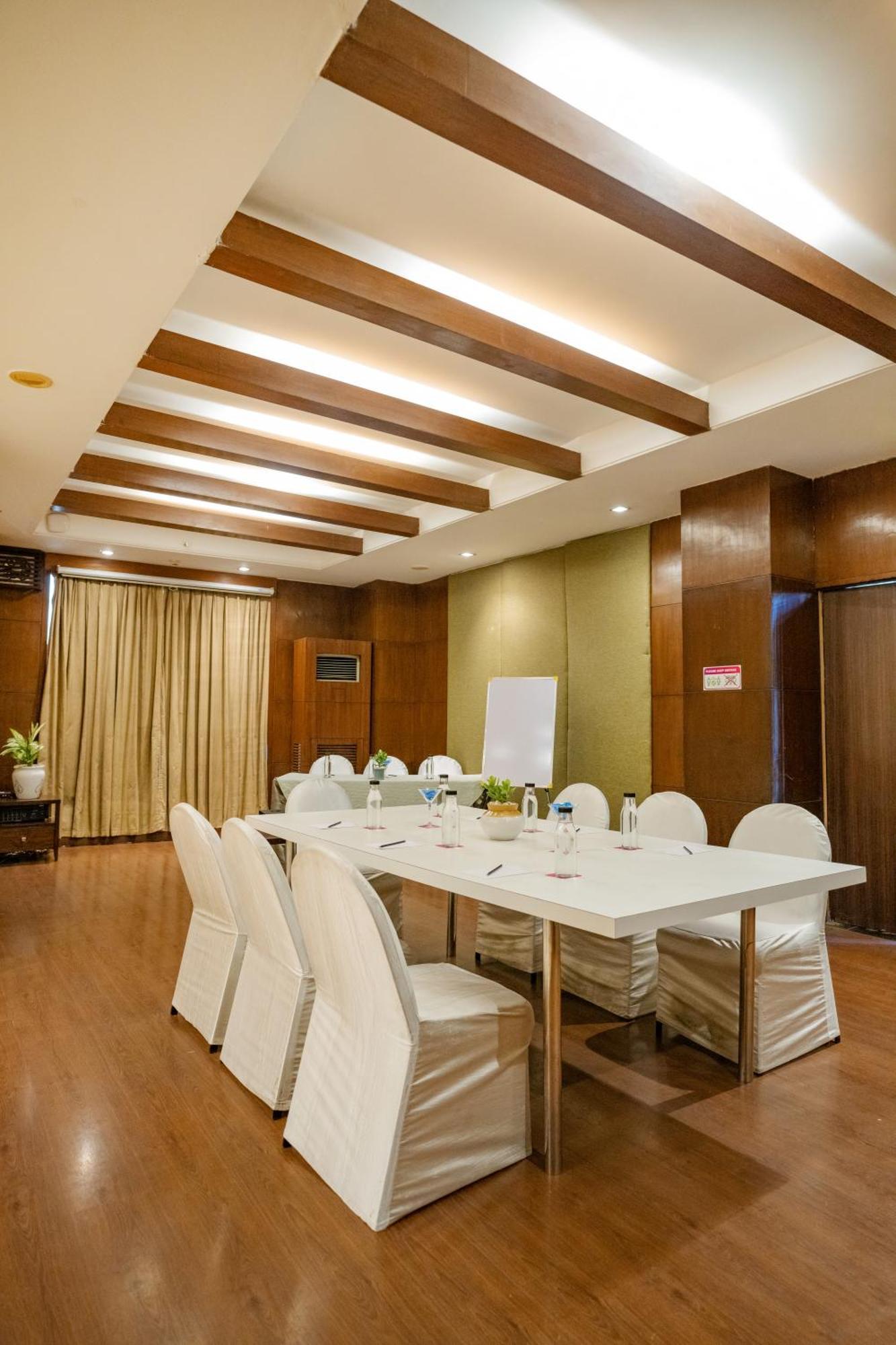 Royal Orchid Central Jaipur, Bani Park Esterno foto